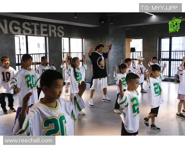 深圳街舞队心理素质的蜕变与成长:热议街舞文化的深层影响与启示